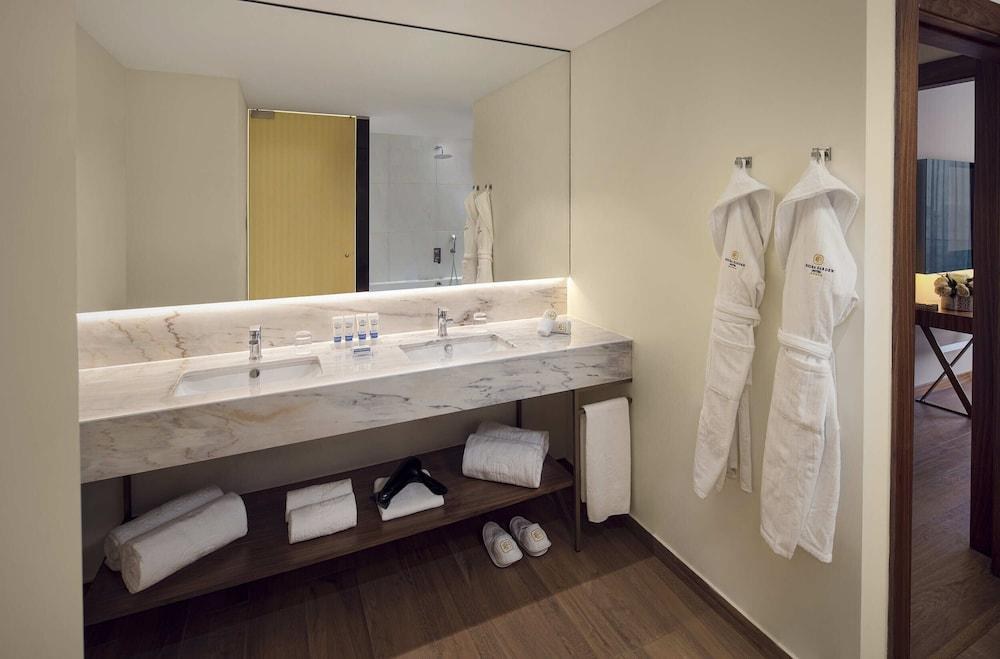 Boeira Garden Hotel Porto Gaia, Curio Collection by Hilton photo 3