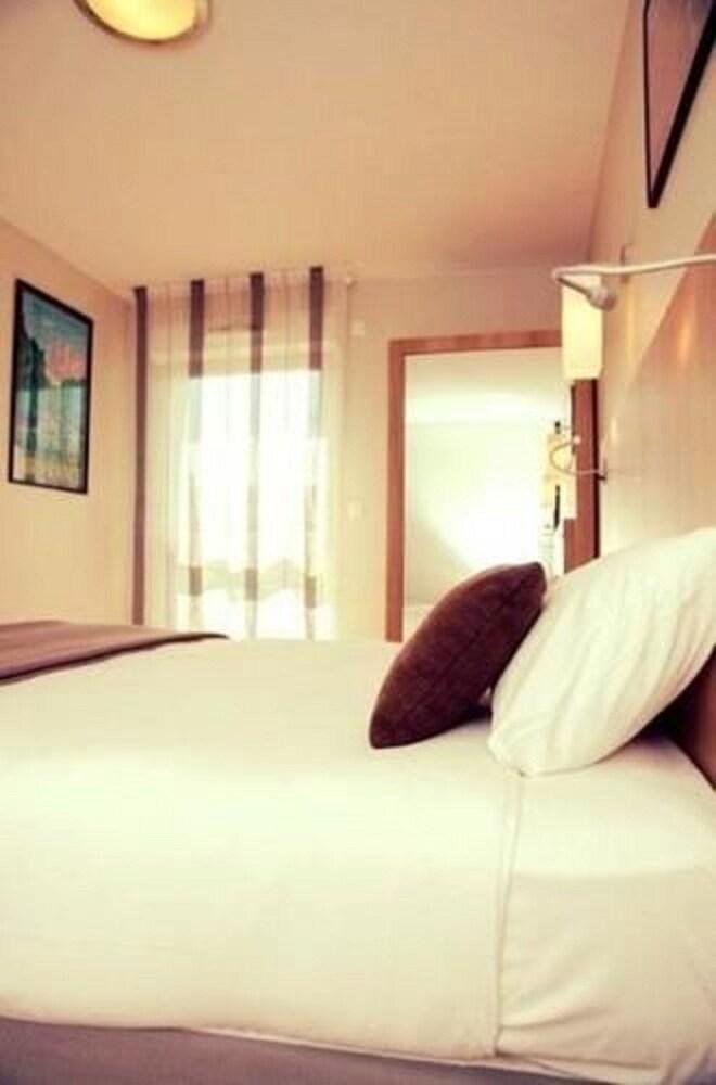 Lagrange Aparthotel Toulouse Saint-Michel photo 2