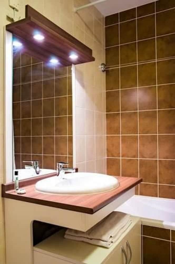 Lagrange Aparthotel Toulouse Saint-Michel photo 3