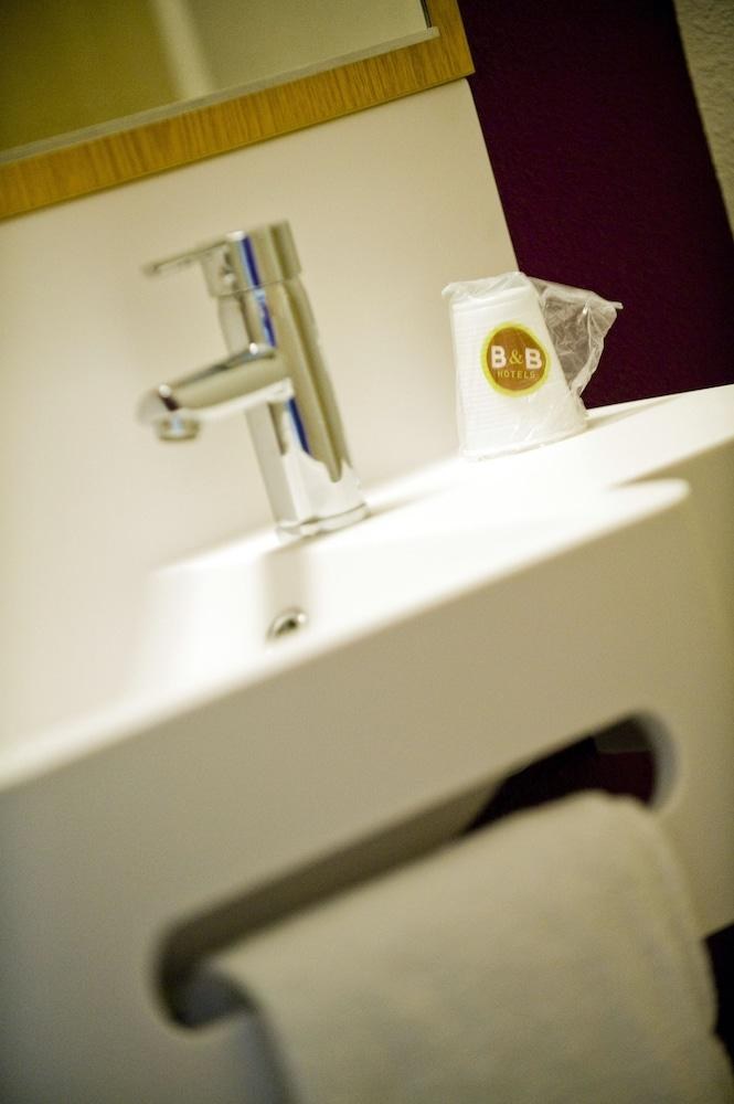 B&B HOTEL Toulouse Cité de l'Espace Mouchotte photo 3