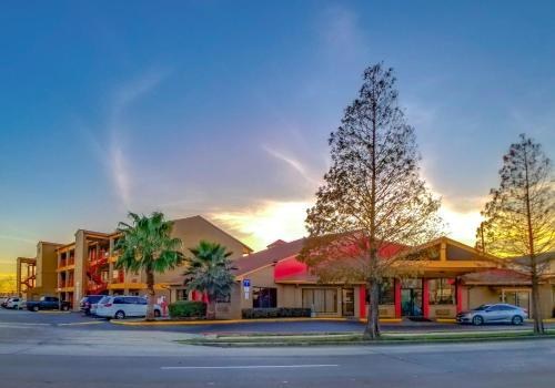 Howard Johnson by Wyndham Houston Hobby Airport photo 1