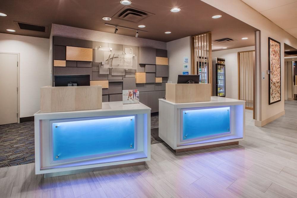 Holiday Inn Express & Suites Memorial ¿ CityCentre, an IHG Hotel photo 3