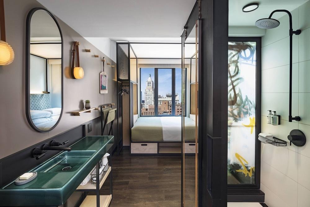 MOXY NYC EAST VILLAGE photo 1