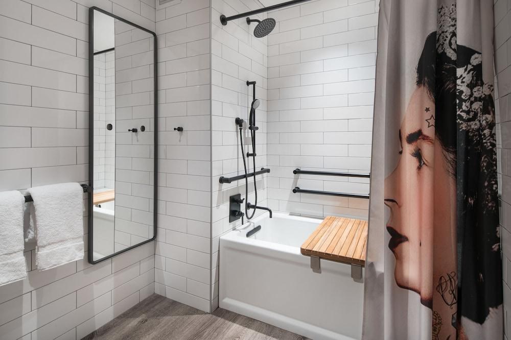 Moxy San Diego Gaslamp Quarter photo 3