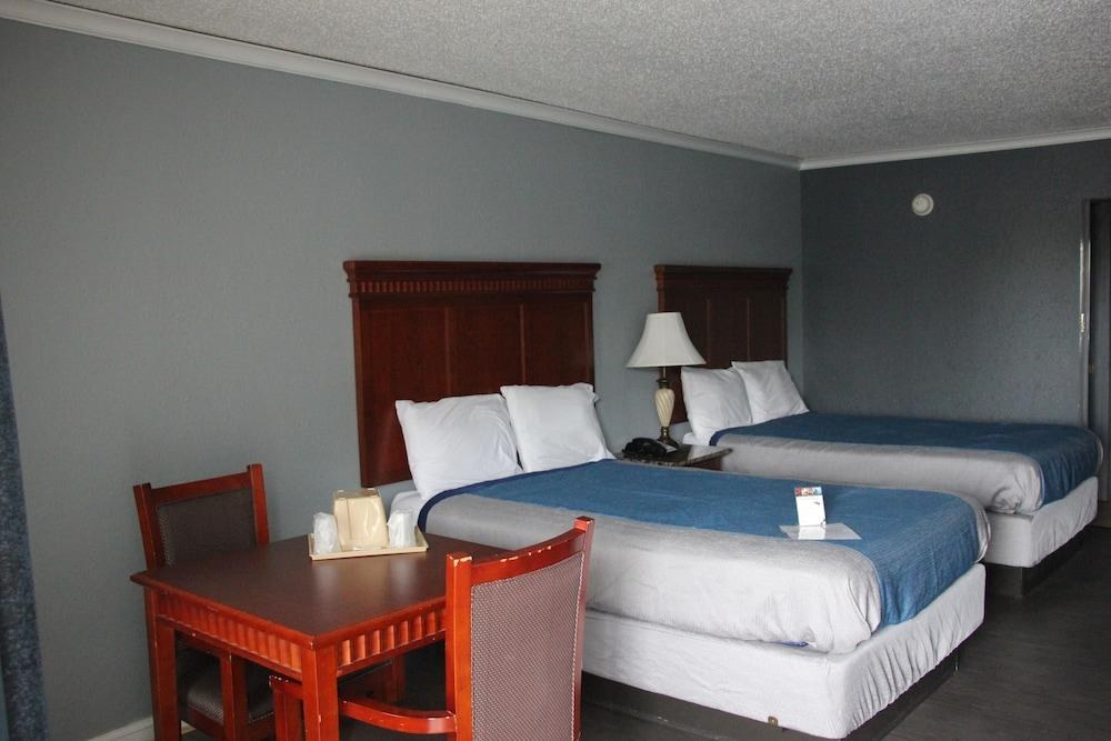 Quarters Inn & Suites photo 1
