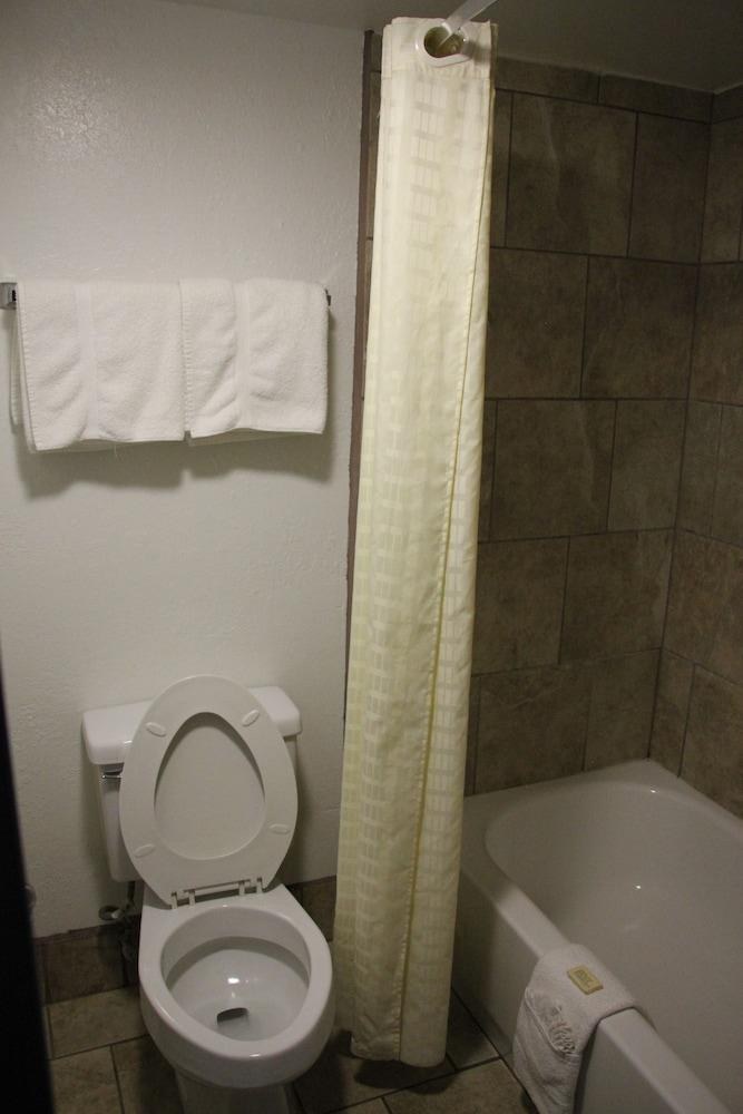 Quarters Inn & Suites photo 3