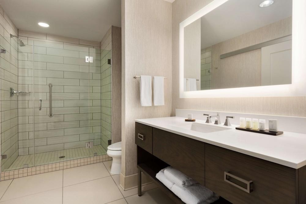 Embassy Suites San Antonio Brooks City Base Hotel & Spa photo 3
