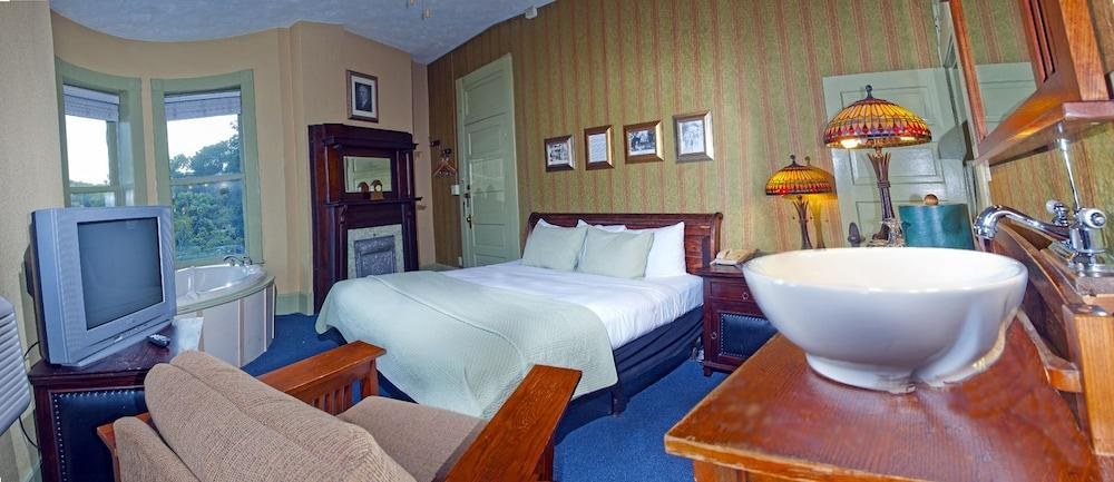 1905 Basin Park Hotel photo 1
