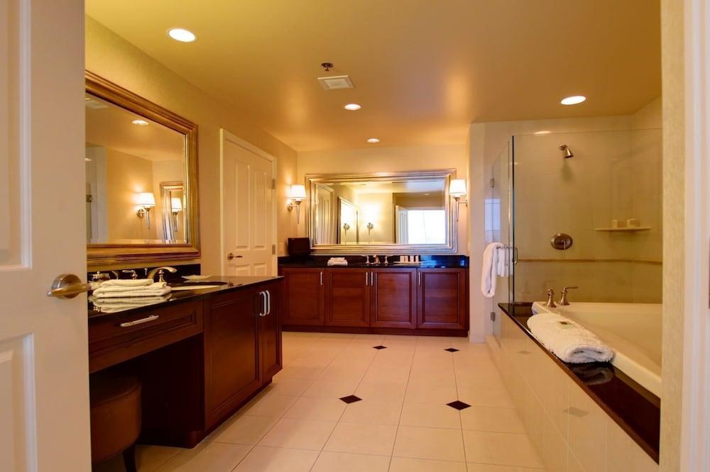 Jet Luxury at The Signature Condo Hotel photo 3