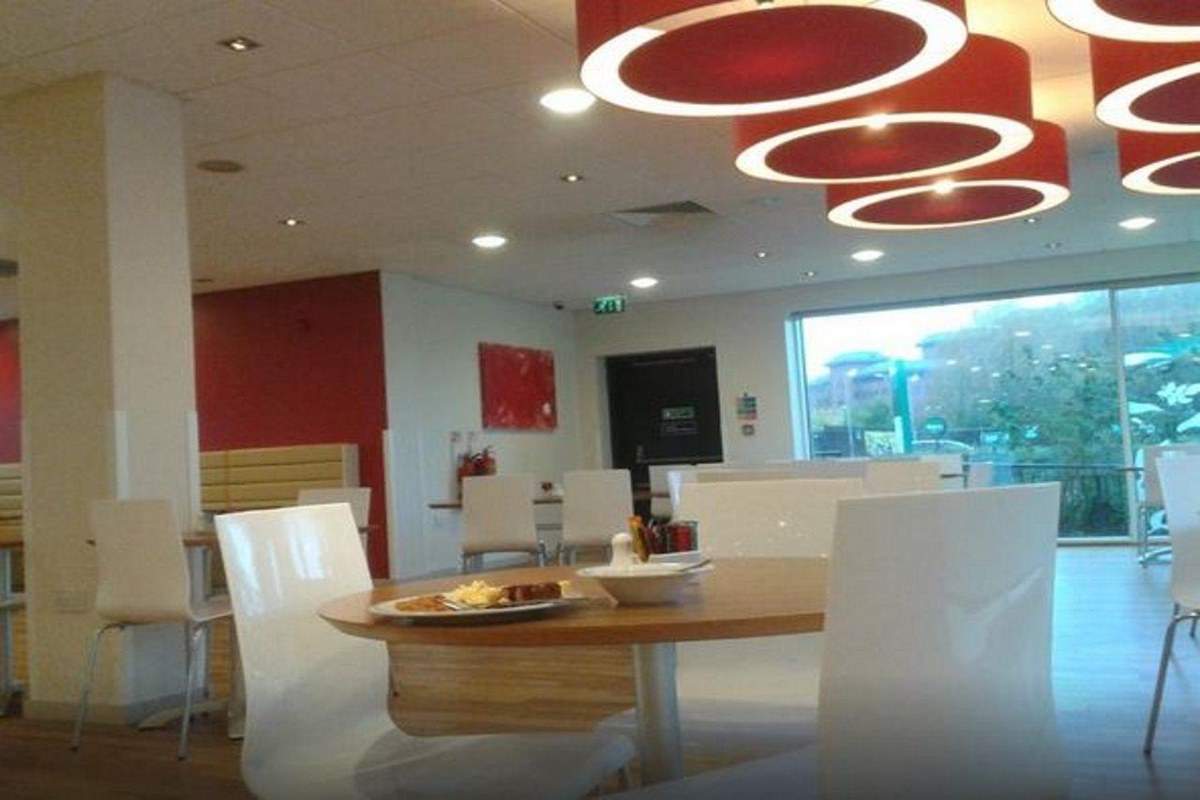 Travelodge Manchester Salford Quays Hotel photo 2