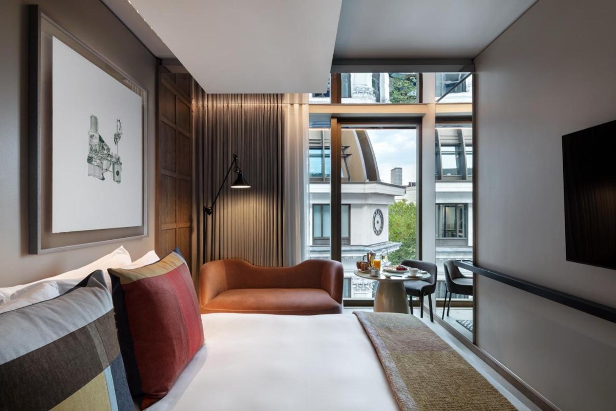 THE LONDONER HOTEL