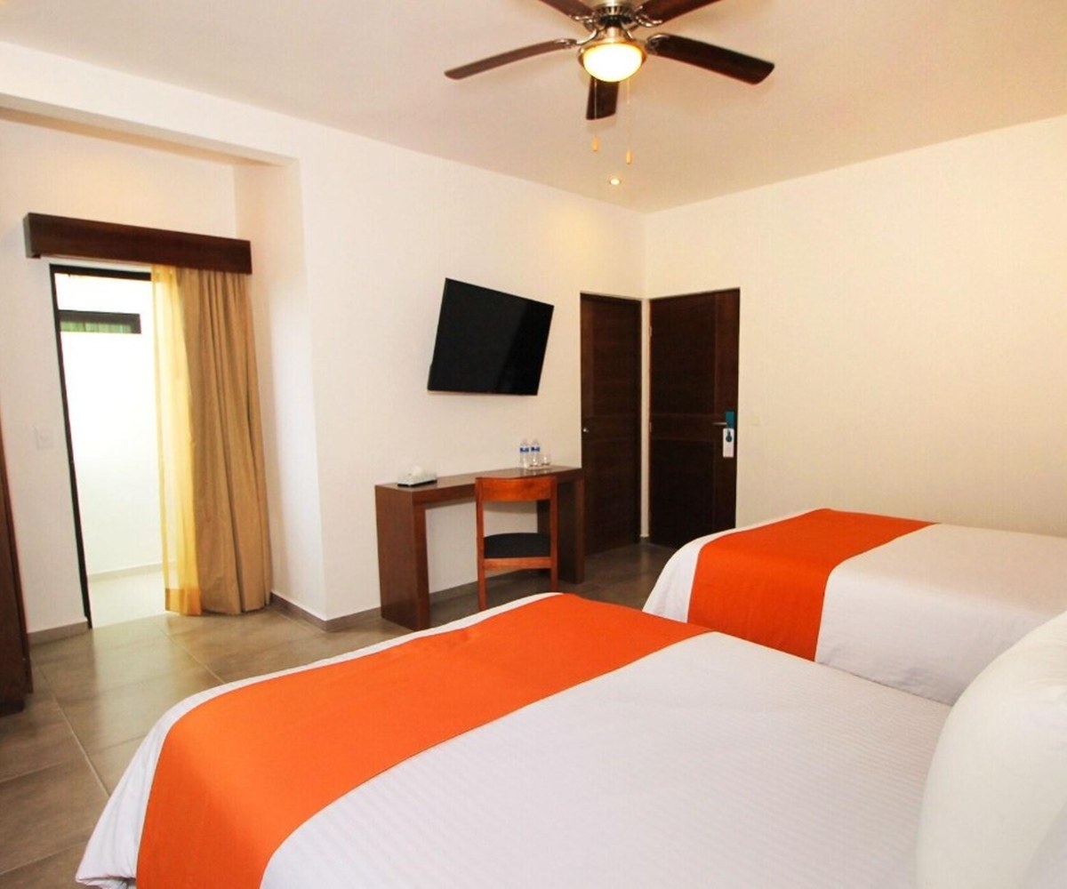 WE HOTEL PUERTO MORELOS photo 1