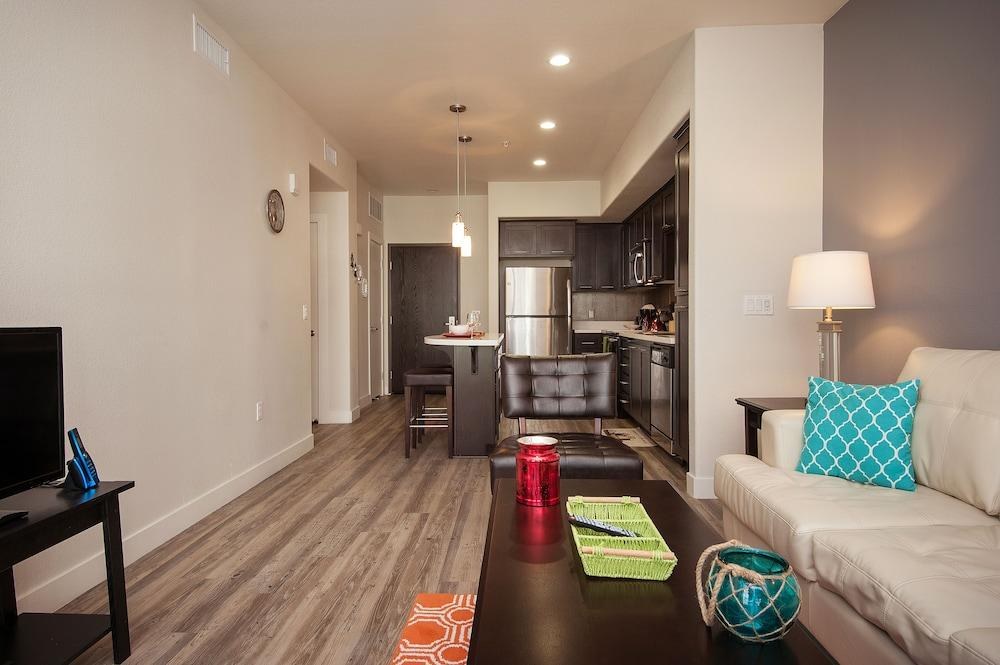 SUNSHINE SUITES AT EAST VILLAGE photo 1