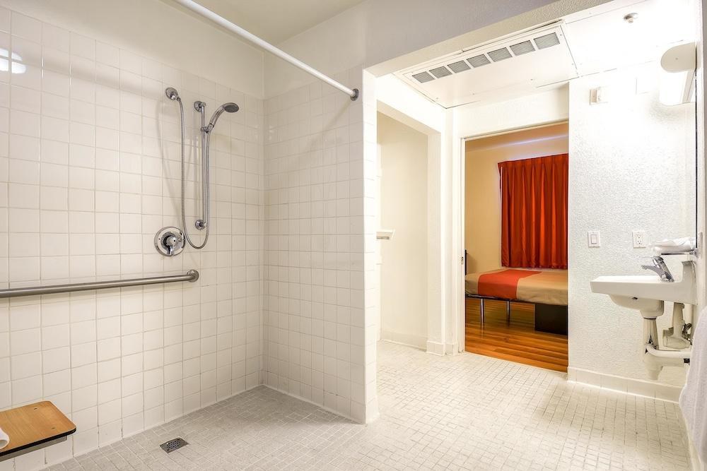 Motel 6 San Diego, CA - Downtown photo 3