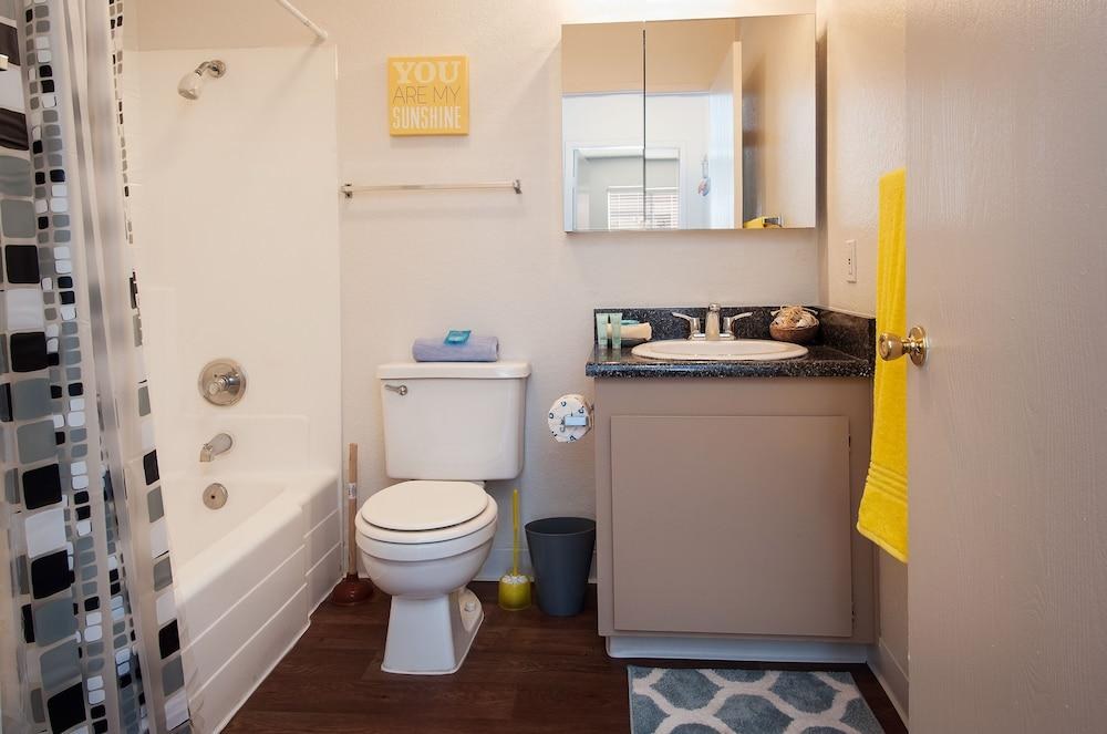 SUNSHINE SUITES AT MID-CITY photo 3
