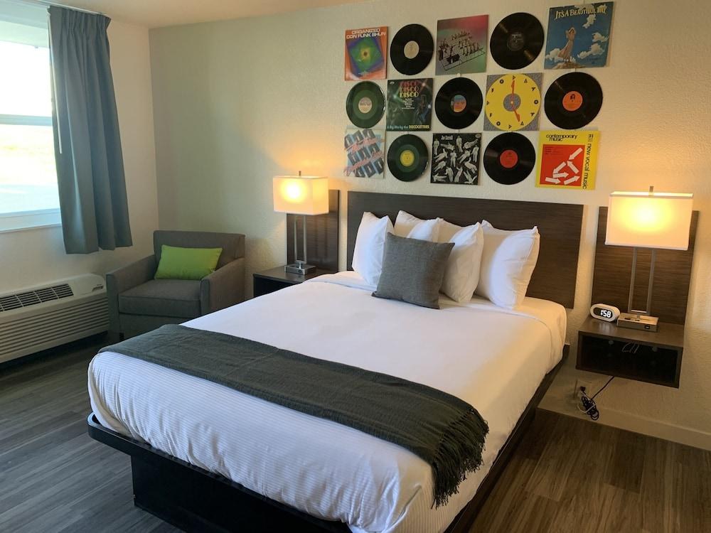 HILLSIDE CROSSING NASHVILLE A RAMADA BY WYNDHAM photo 1