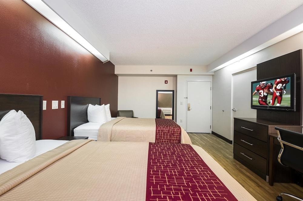 RED ROOF INN PLUS+ BENTONVILLE photo 2