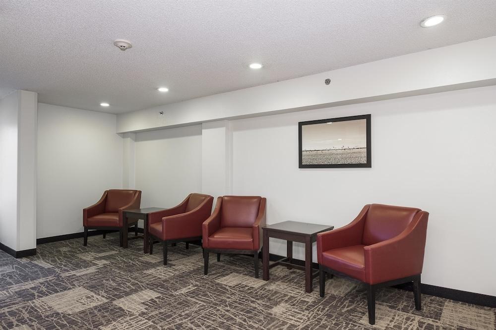 RED ROOF INN PLUS+ BENTONVILLE photo 4