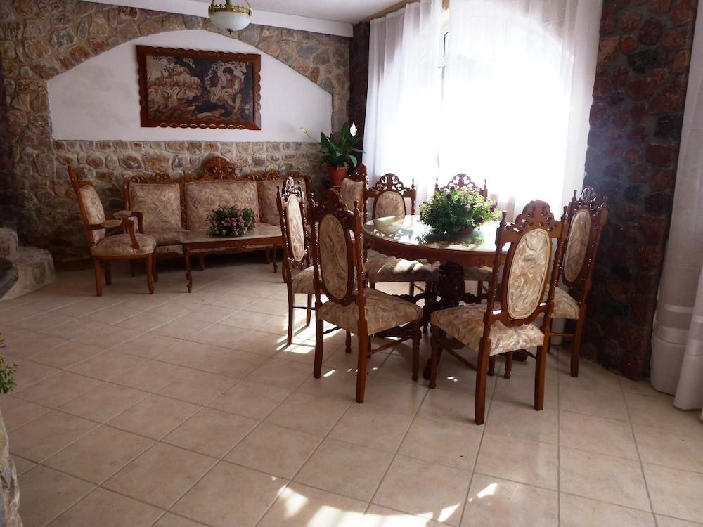 Atalos Suites photo 3