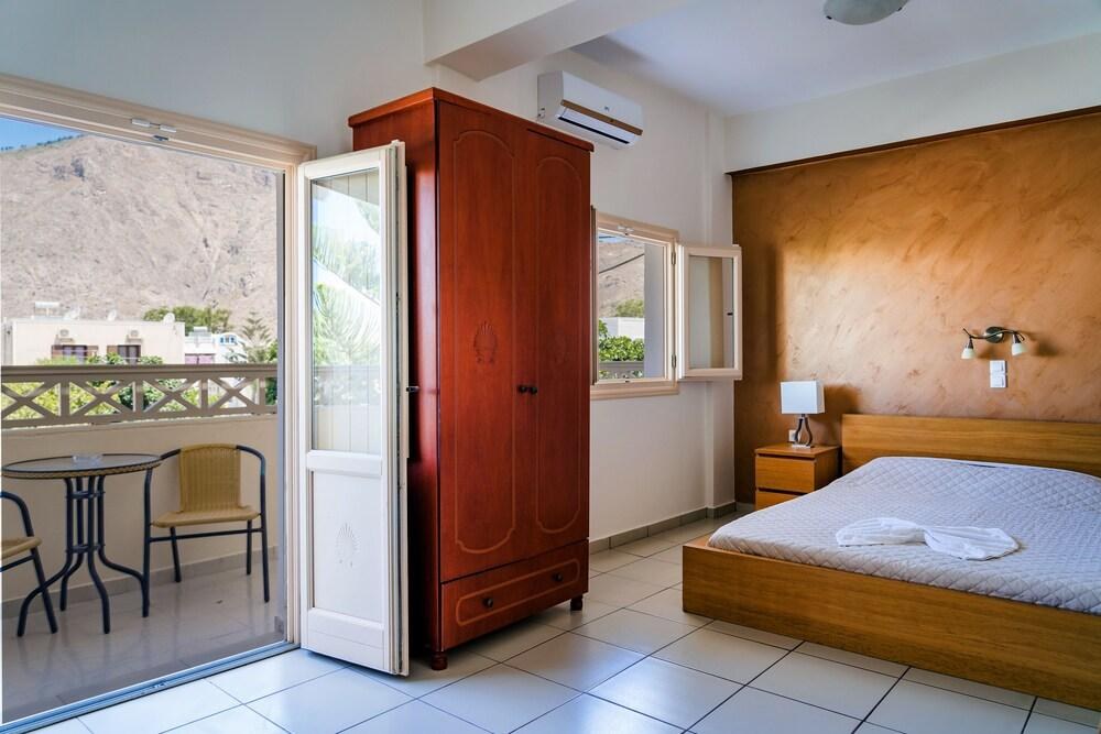 RENA HOTEL photo 1
