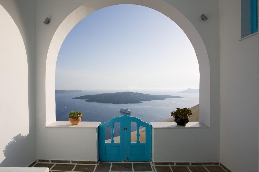Kastro Suites