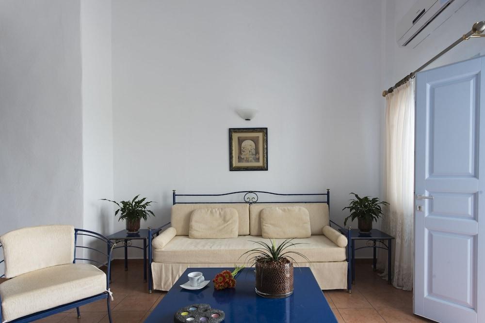 Kastro Suites photo 4
