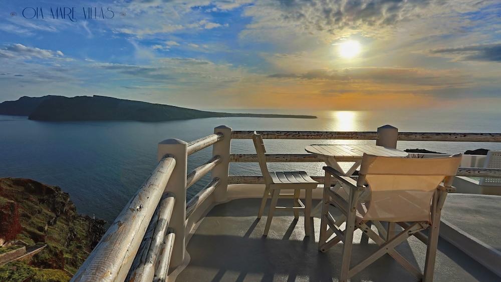 Oia Mare Villas