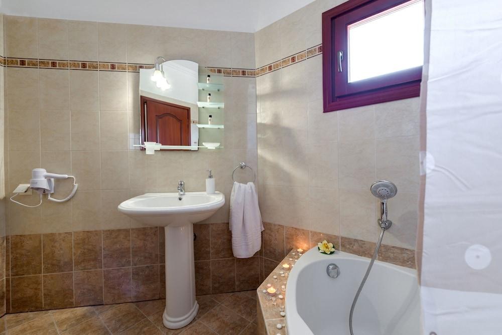 Akrotiri Apartments photo 3
