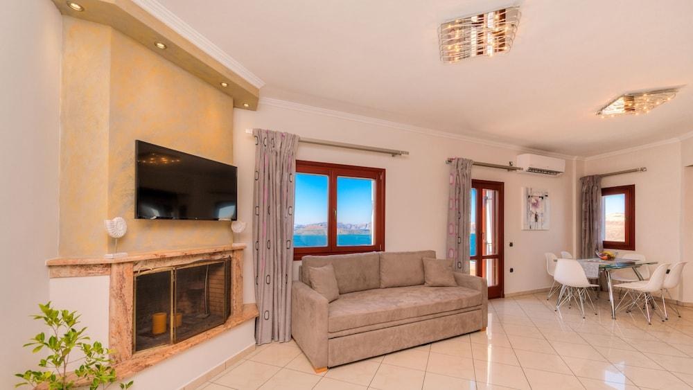 Akrotiri Apartments photo 4