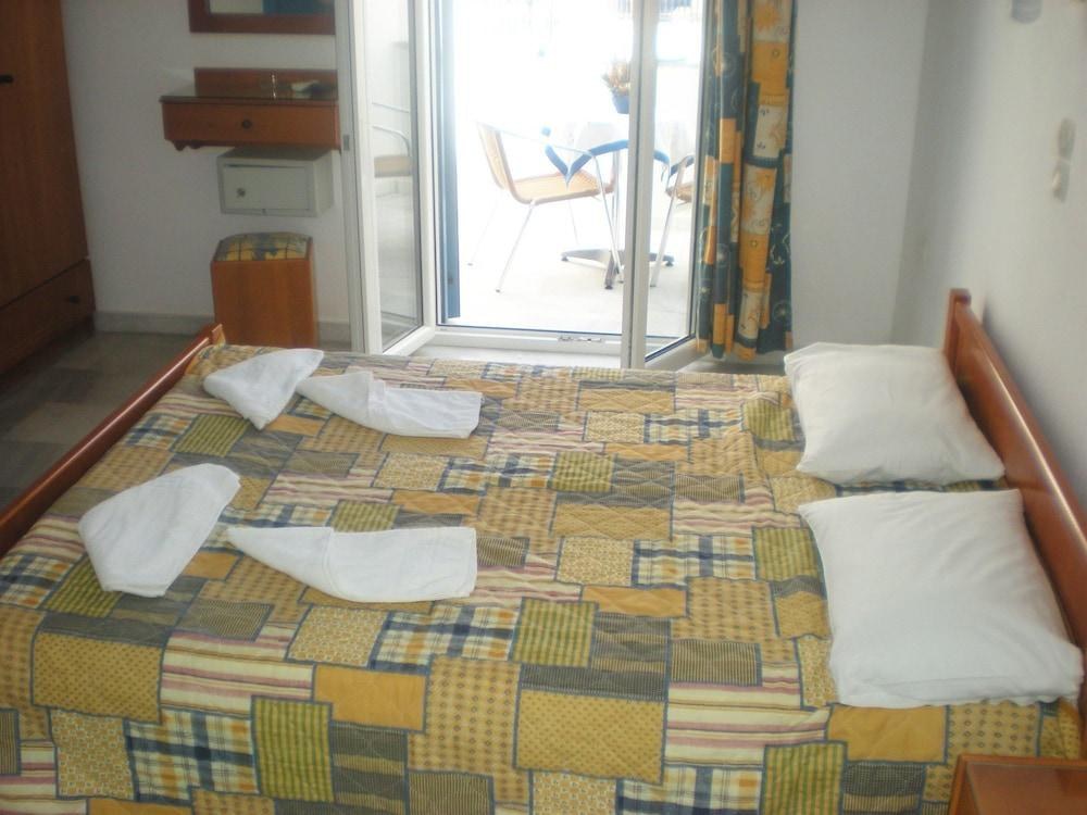 REA SUN HOTEL STUDIOS APARTMENTS photo 2