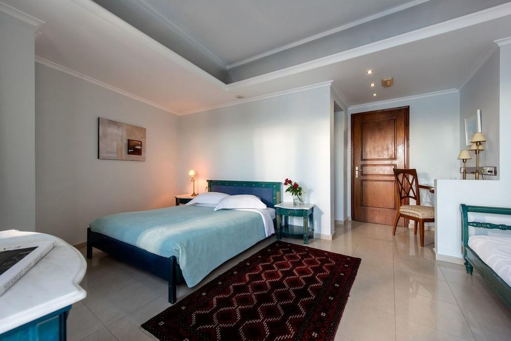 VILLA RENOS photo 1