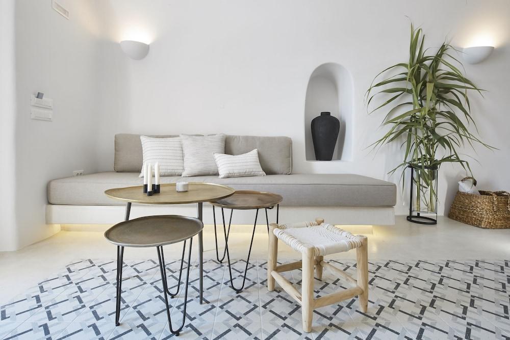 White and Co. La Torre Suites photo 4