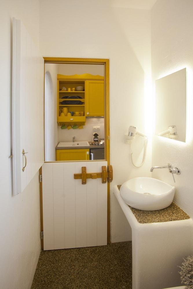 Naxos Euphoria Suites photo 3