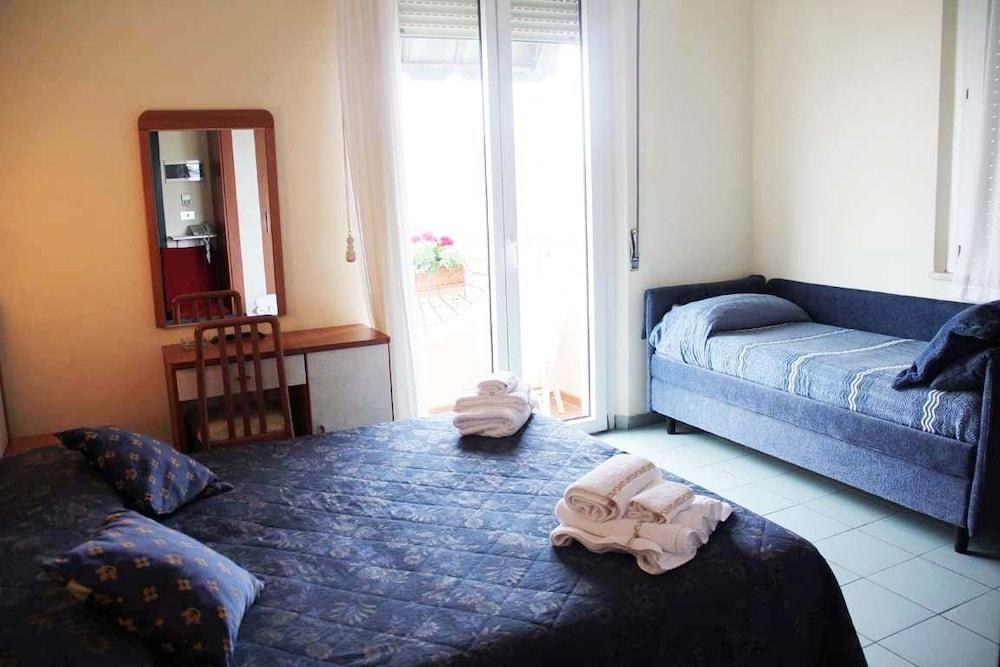 Hotel River photo 2