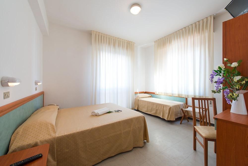 HOTEL SIRENA photo 1