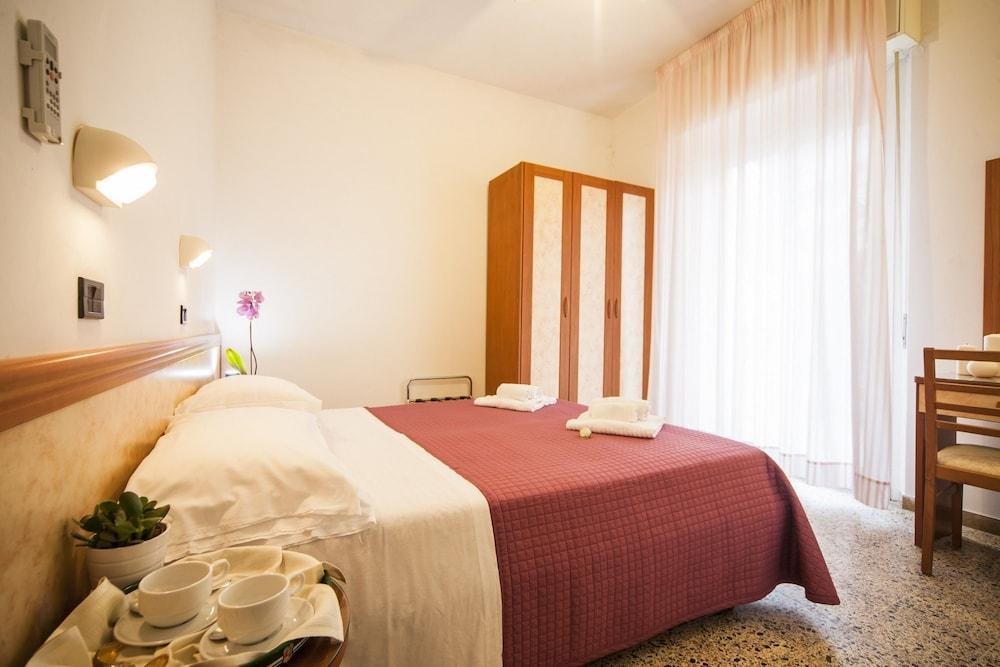 Hotel Lily photo 2