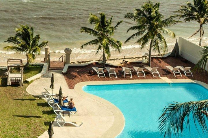 Casa del Puerto by MIJ - Beachfront Hotel