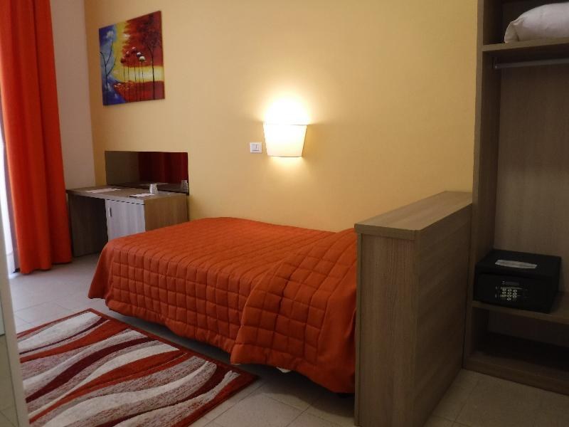 Moonlight Hotel & Suites photo 3