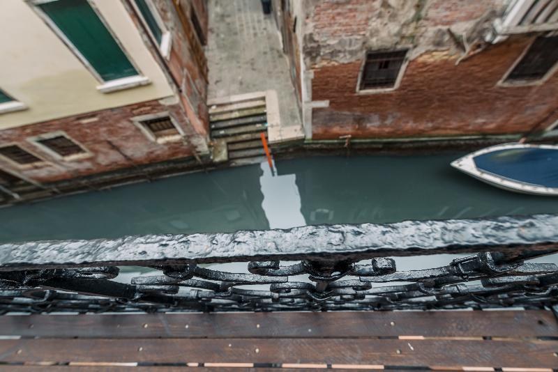 Charming Palace Corte Del Teatro photo 4