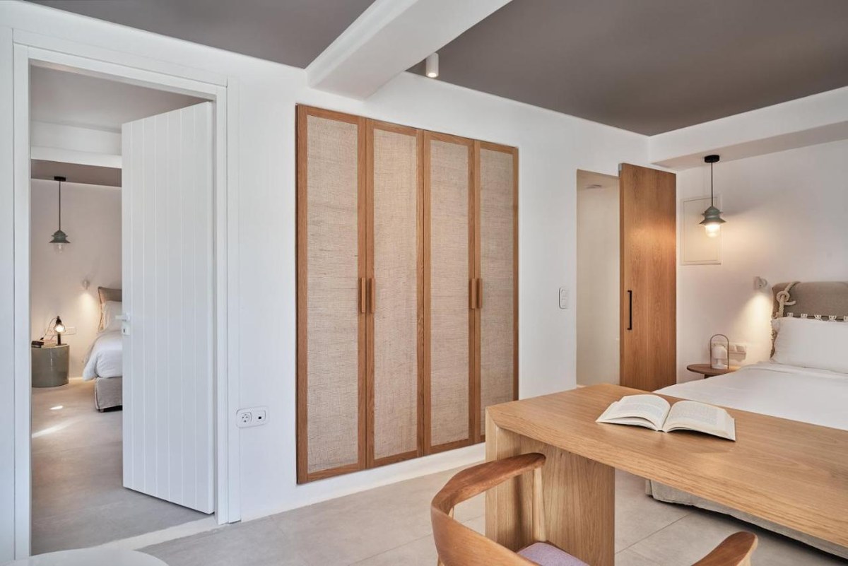 ADORNO BEACH HOTEL & SUITES photo 3