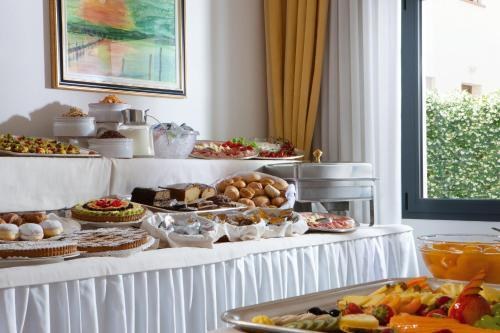 Hotel Diana photo 2