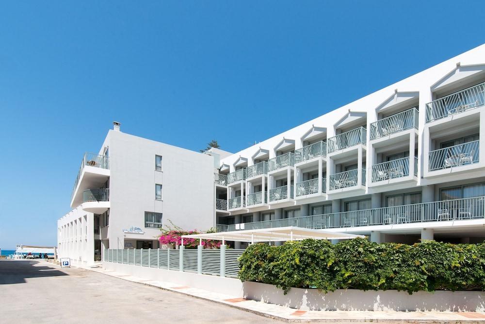 Alia Beach Hotel photo 4