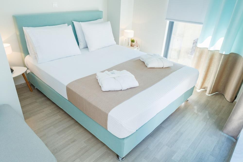 Tins Hotel City photo 2