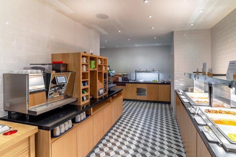 Holiday Inn Express London Heathrow T4, an IHG Hotel photo 4