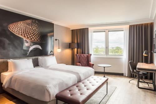 Radisson Red London Heathrow photo 3