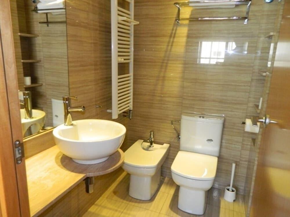 HOSTAL HOUSE photo 3