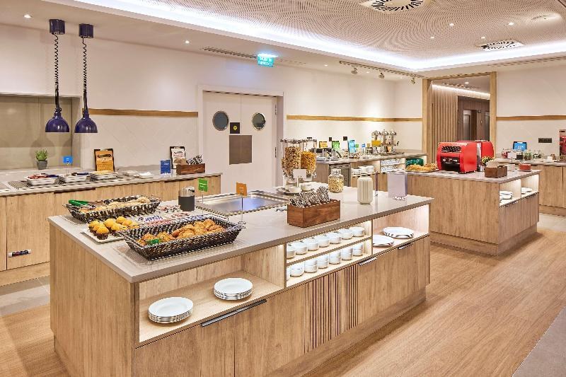 Hampton by Hilton Barcelona Fira Gran Via photo 4