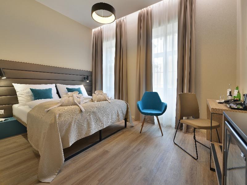 EA Hotel New Town
