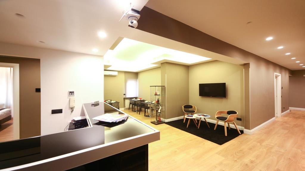 7th Floor Suite photo 2