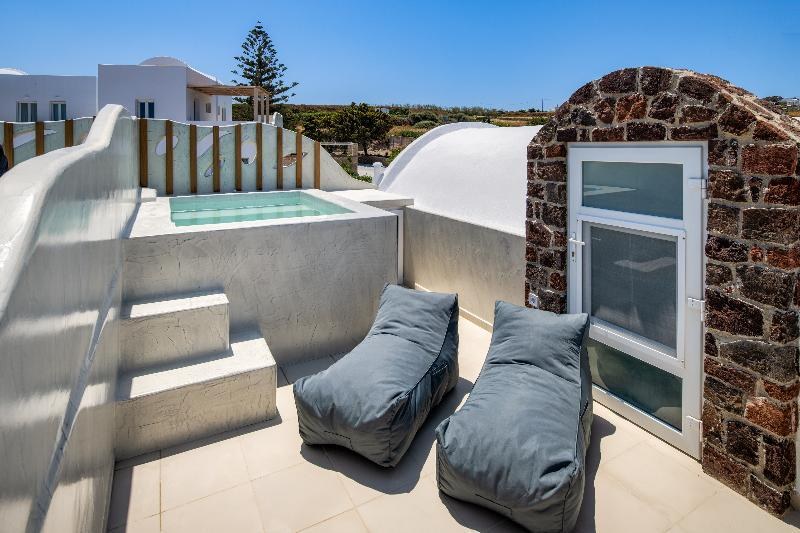 Hotels in Santorini